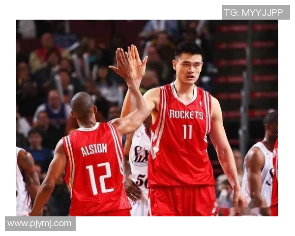 姚明个子小却在篮球场上展现巨人风范的传奇故事