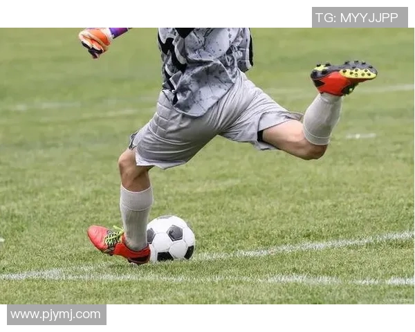 足球明星发球技巧揭秘如何精准控制力量与方向